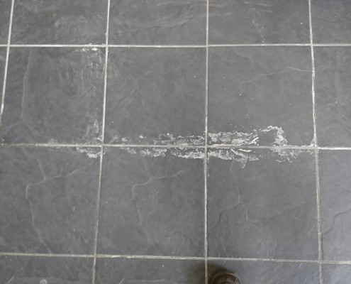 tiled floor cleaning bath